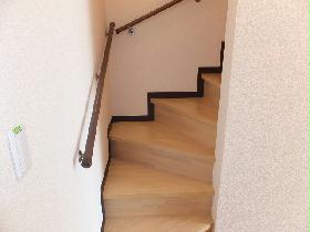 Living and room. 2F is a staircase for up.