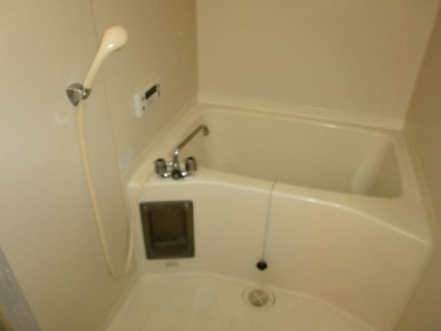 Bath. Although a simple bus, With reheating function.