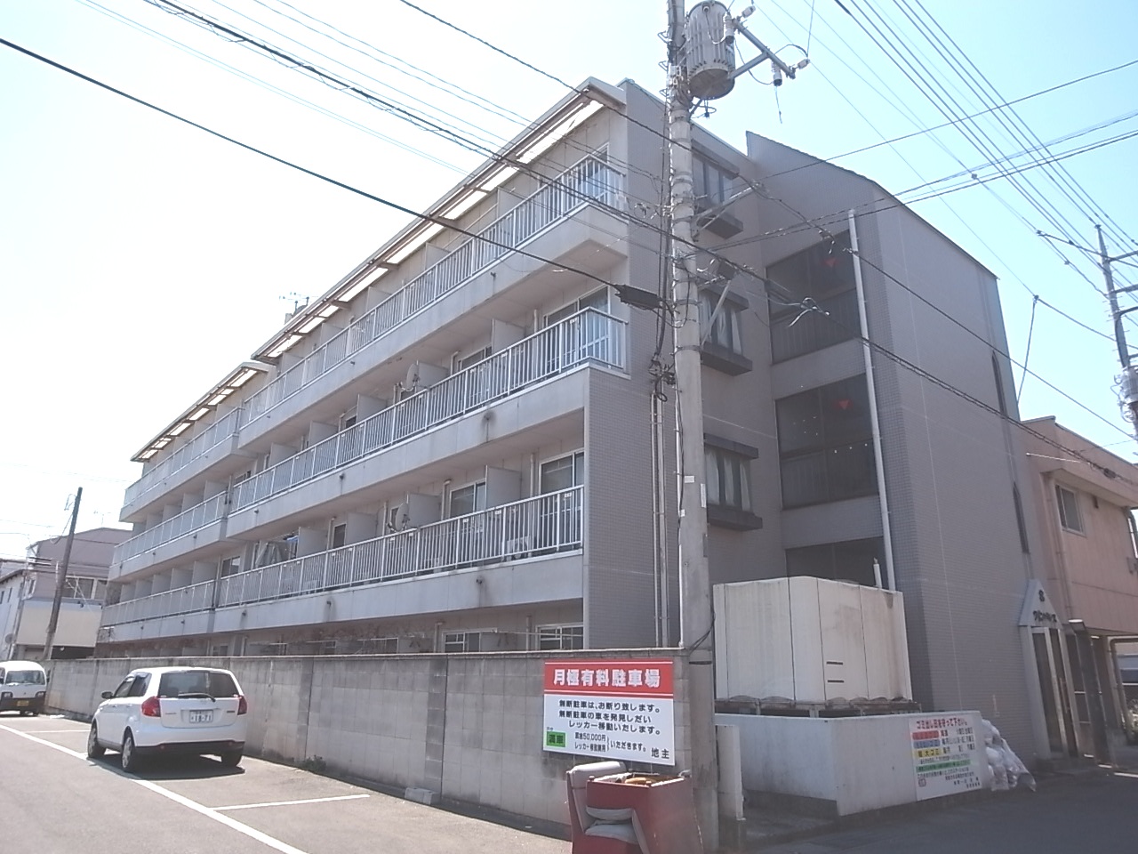 Building appearance. Isesaki Honcho Akkora Rent appearance 2