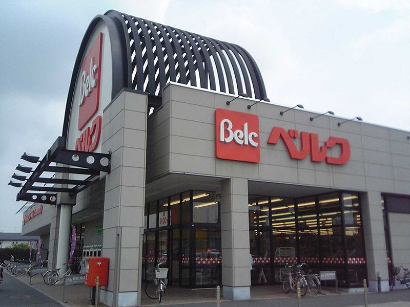 Supermarket. 890m until Berg Isesaki Kotobukiten (super)