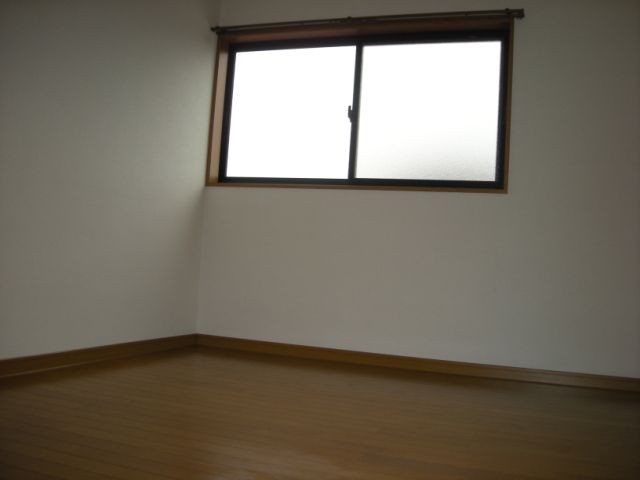 Entrance. Dihedral is daylight may through.