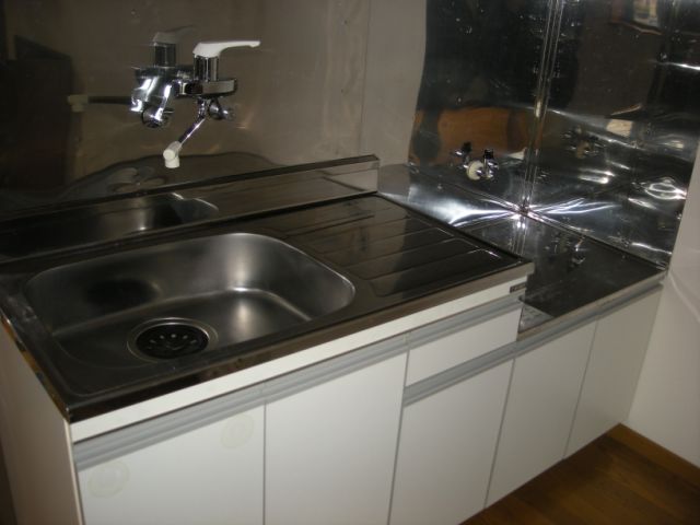 Kitchen. Two-burner stove put spacious kitchen