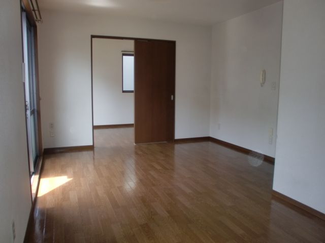 Living and room. Day is good in the living room.