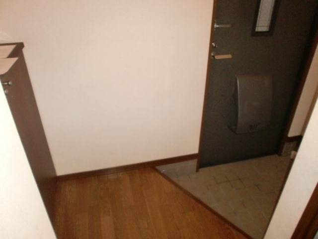 Entrance. Ease also the step without children.