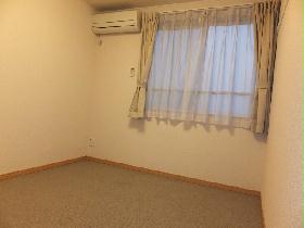 Living and room. 2F is the south side room.