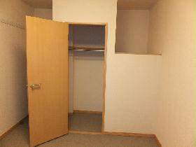 Living and room. 2F is the south side of the room.