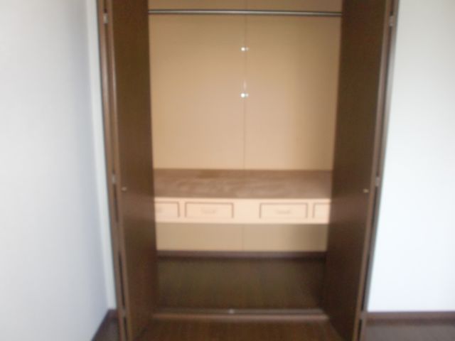 Receipt. Width also there is also a depth excellent storage capacity. 