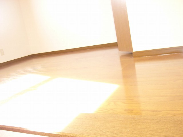 Other room space. Bright loft space