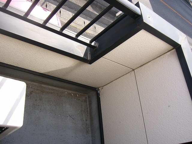 Balcony. Pat hits also positive