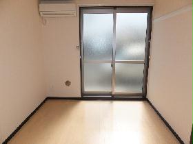 Living and room. 1F is a room part.