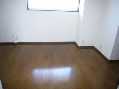 Living and room. Room 1