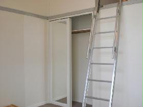 Living and room. Behind the Kagamitobira is the closet