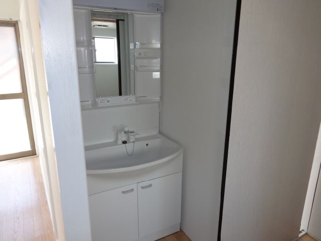 Receipt. Since the shelf is divided it is easy to store.