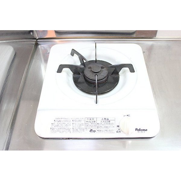 Kitchen. With gas stove! 