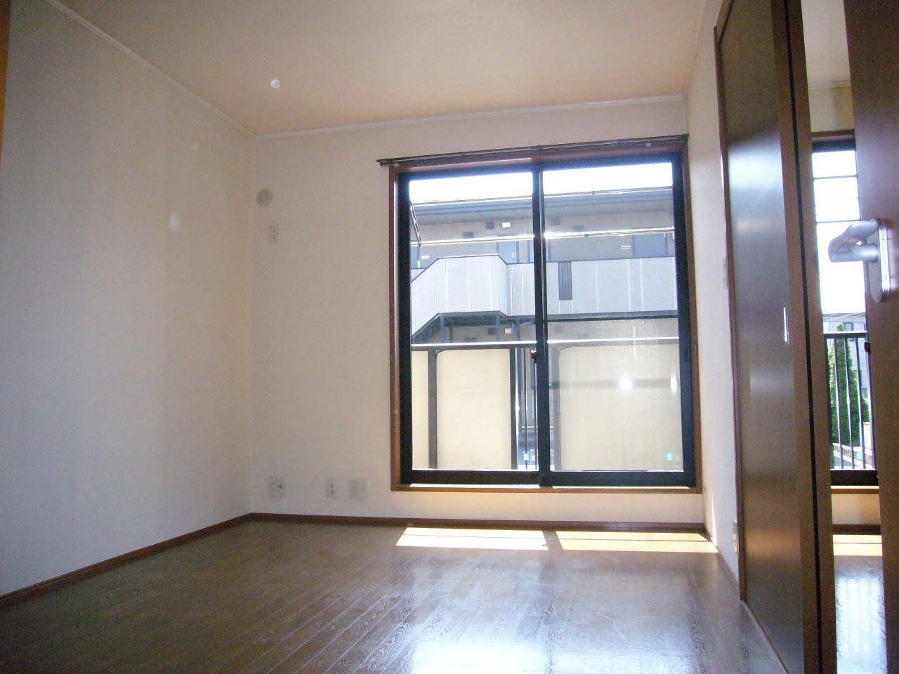 Living and room. Light plugs into the large windows of the south.