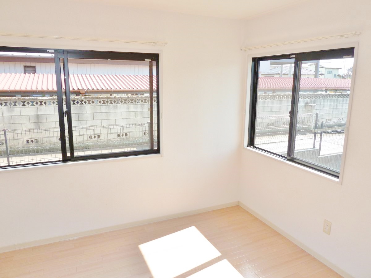 Other room space. Nanyang room ・ Very bright and clean two-plane daylight ☆