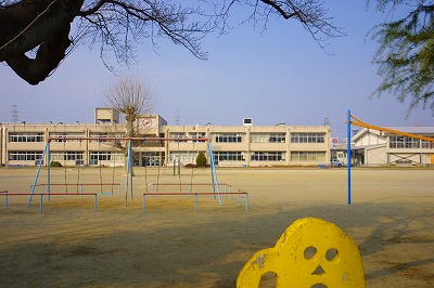 Primary school. Isesaki 700m to the south elementary school (elementary school)