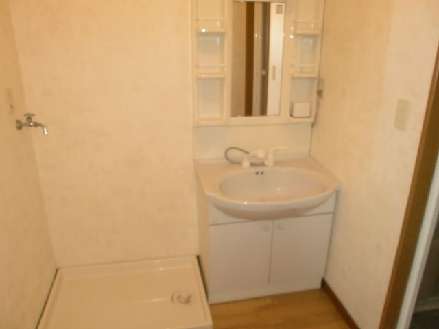 Washroom. It is the washstand of very active in the busy morning. 