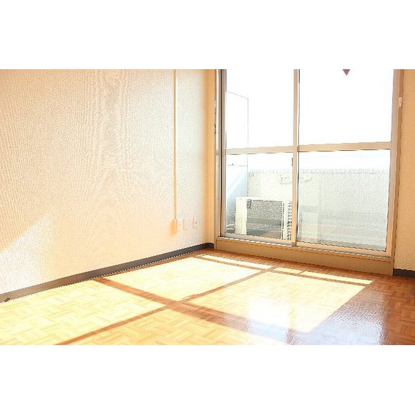 Other room space. Day on the south-facing ◎