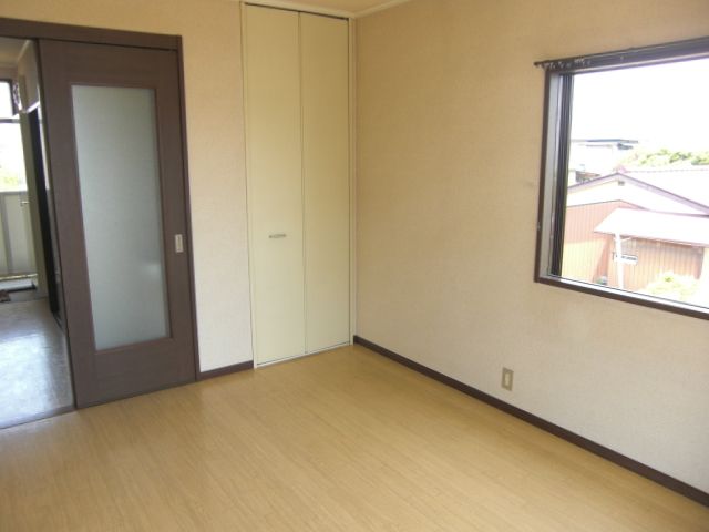 Living and room. 6 Pledge of Western-style. Because the corner room, There are two windows, Bright atmosphere.