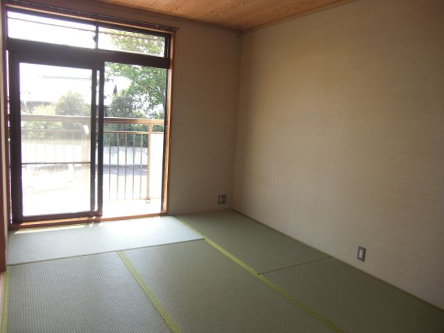 Living and room. Sunny Japanese-style room. Spend leisurely holiday.