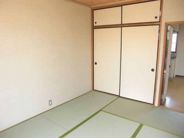 Living and room. 6 is a Pledge of Japanese-style room.