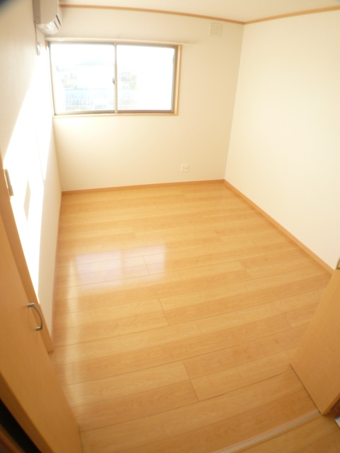 Other. All room is barrier-free flooring