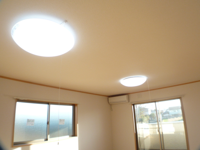 Other Equipment. All the rooms is equipped with lighting equipment