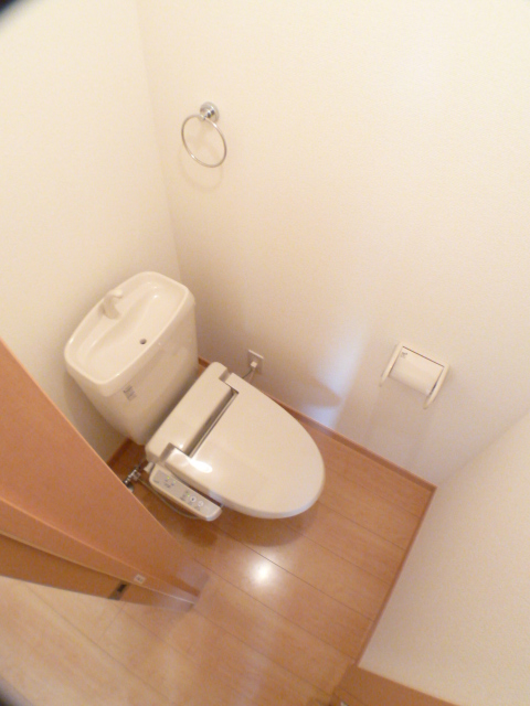 Toilet. Of course, it is with a bidet
