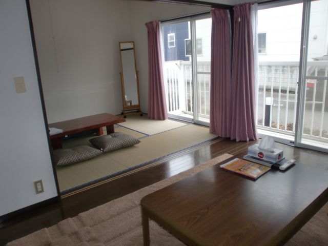 Living and room. Per day it is good in a livable environment. 