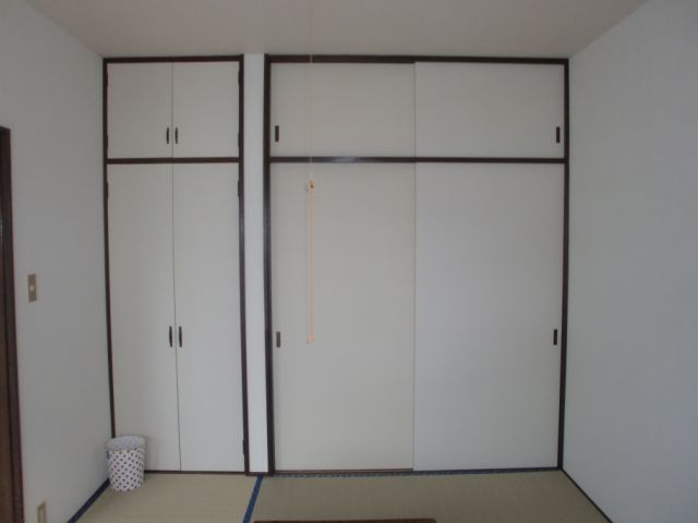 Receipt. It is a storage space of large capacity. 