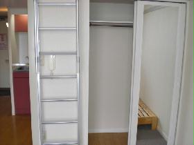 Living and room. Behind the Kagamitobira is the closet ☆