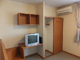 Living and room. Closet: selectively used depending on the season