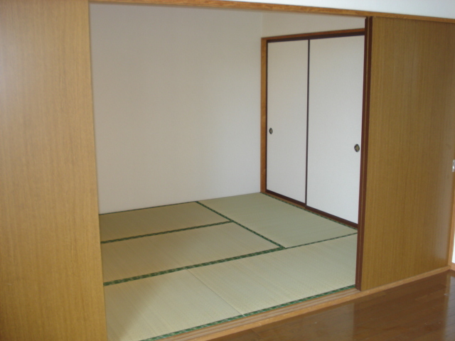 Other room space. You can create a wide open, one-room if Tsunagere both room