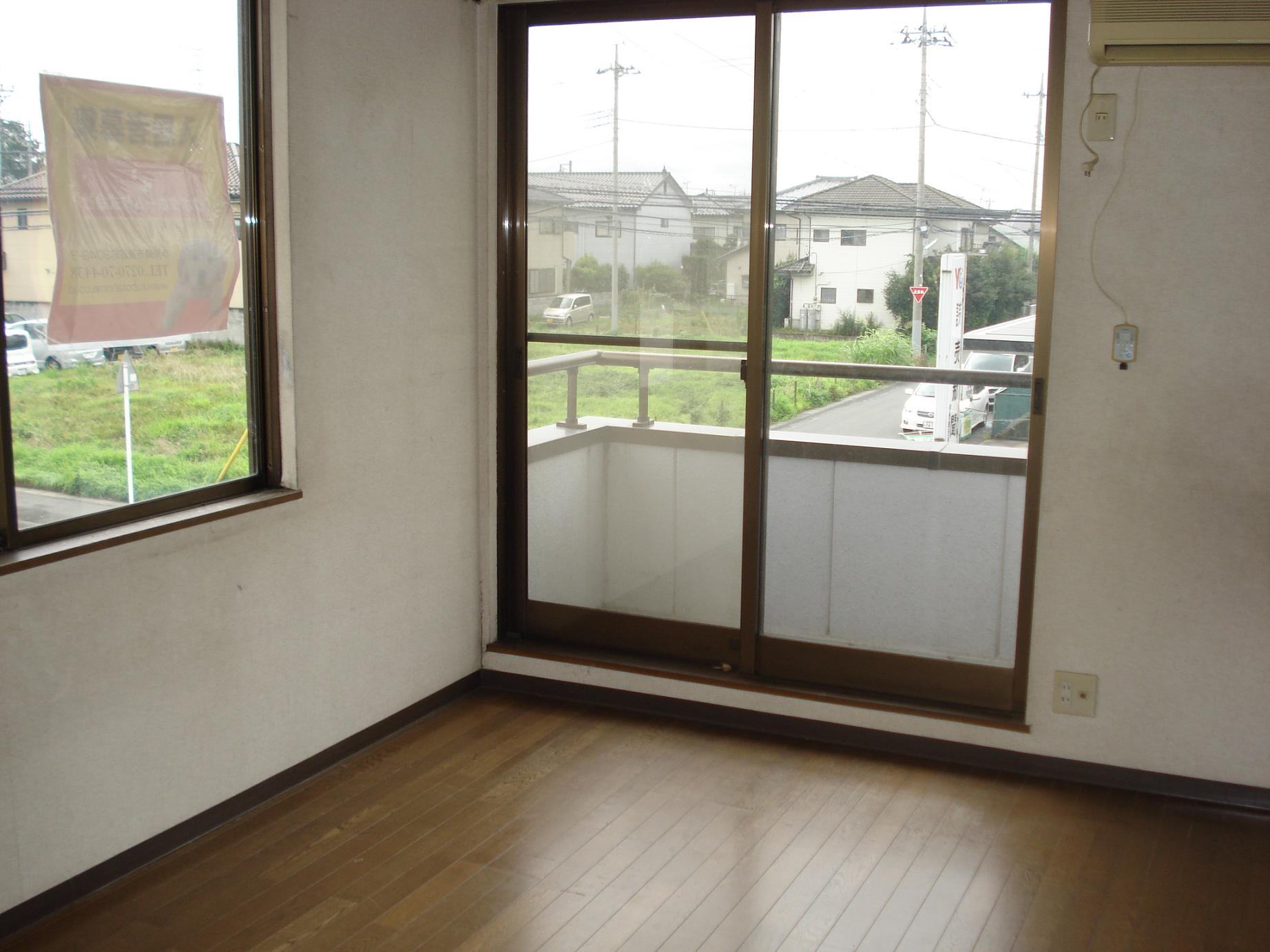 Living and room. Sunny in the living room