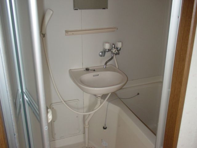 Bath. It is the bath. Taking tired. 