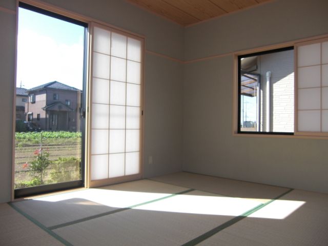 Living and room. Also it will be healed in the space of a warm atmosphere Japanese-style room. 