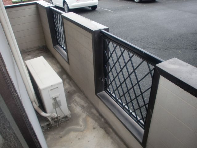 Balcony. Spread of veranda. It is your laundry be dried easily.