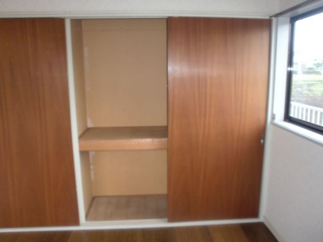 Receipt. Large storage. Hakadori also clean up your room.