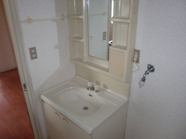 Washroom. With vanity, Also you can have the room in the morning of preparation.