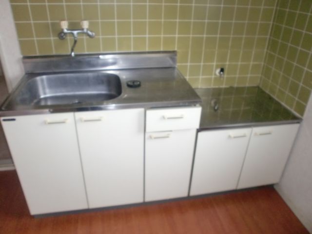 Kitchen. Easy-to-use is a good kitchen sink.