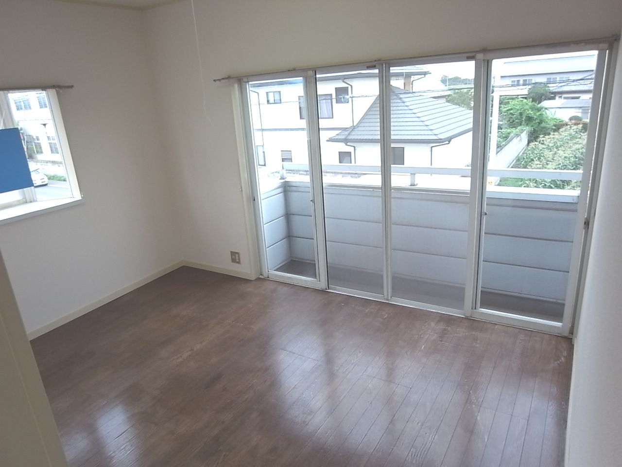 Living and room. Isesaki National cho Akkora Rent room Western-style room flooring 2