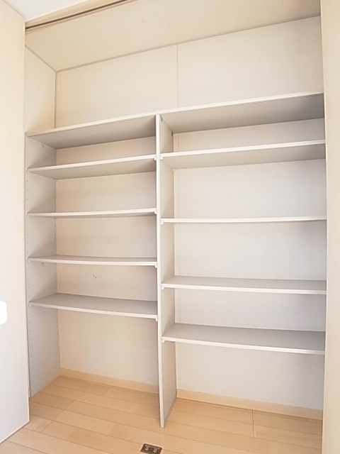 Receipt. Living storage of large capacity, Also by using as a pantry