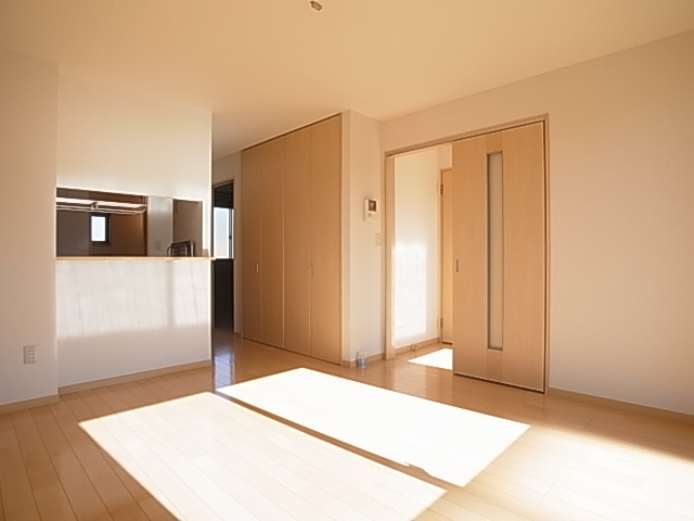 Living and room. I was looking at the kitchen from the living room window side