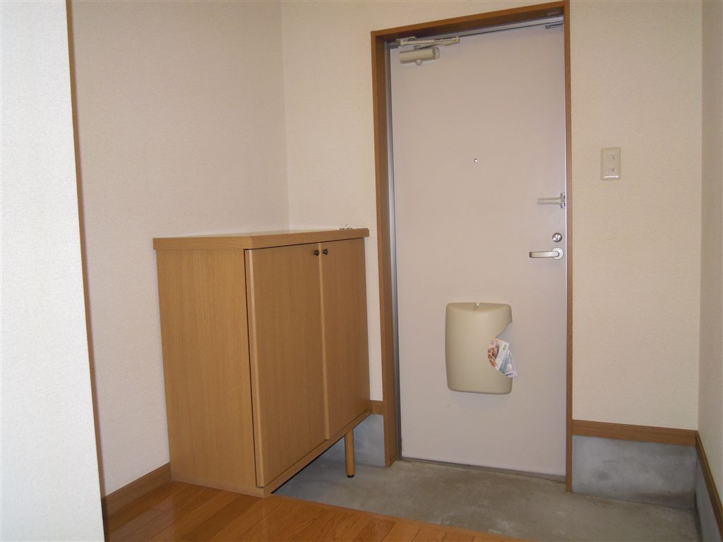 Entrance. Entrance also refreshing because there is a shoebox