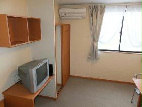 Living and room. Closet: selectively used depending on the season