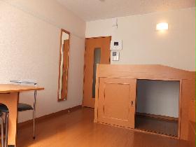 Living and room. Women must see! Monitor with intercom