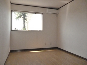 Living and room. Western-style 7.5 Pledge