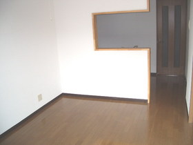 Living and room. It is face-to-face. 