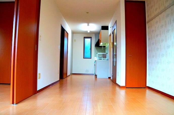 Living and room. Living 10.5 Pledge